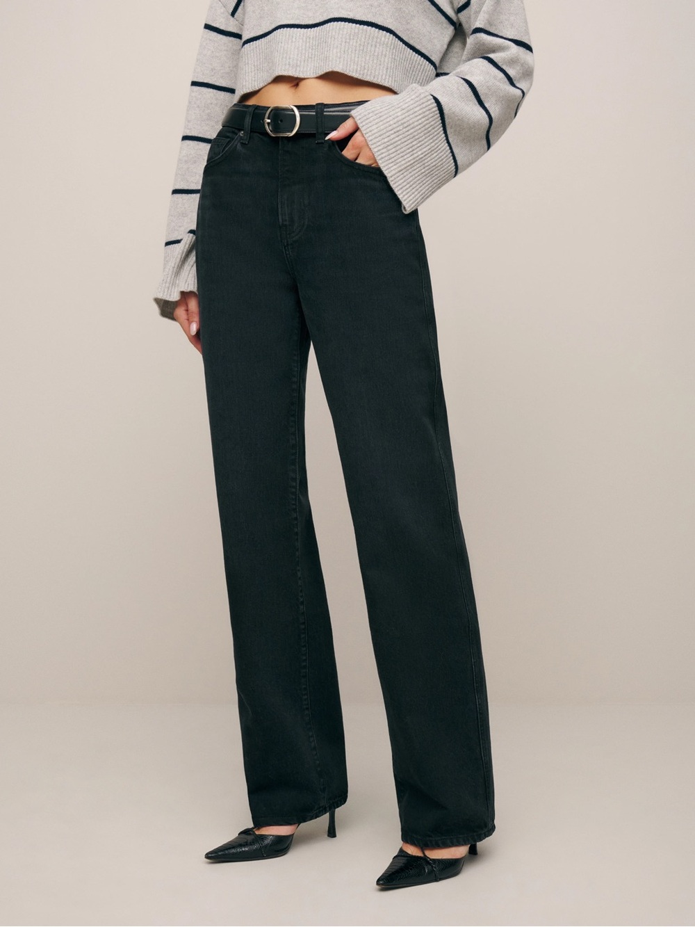 Reformation Val 90s Mid Rise Straight Jeans in Black - Size 27 (Hemmed)